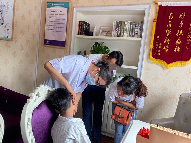 8月17日-18日，北京清华长庚医院李薇薇副教授莅临南京维多利亚胎记研究院进行联合会诊